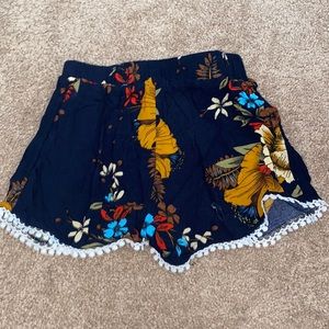 Short short with fringe